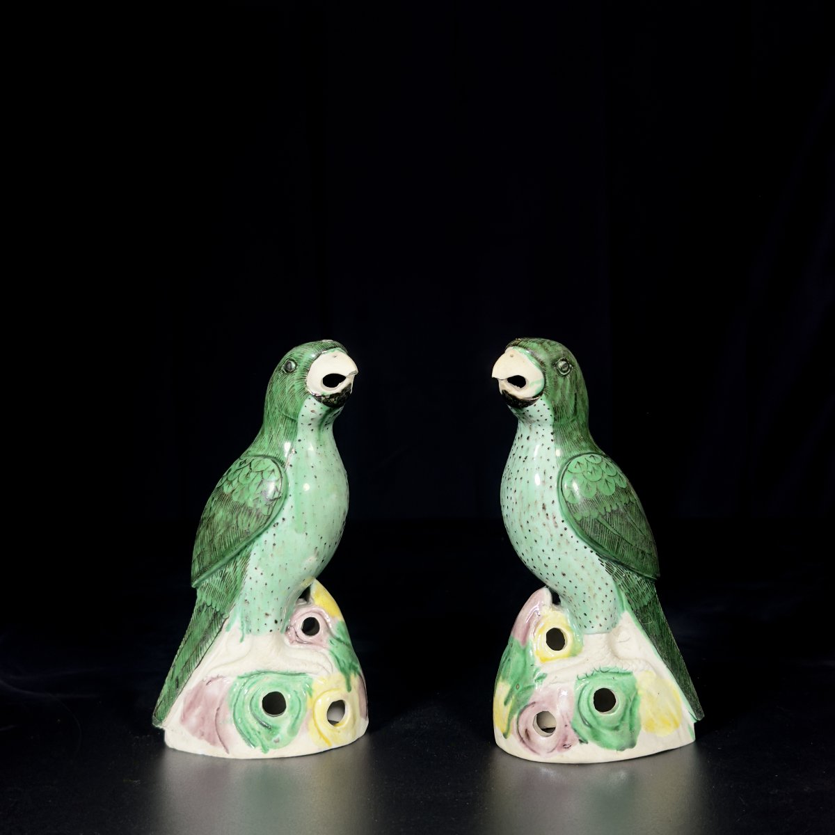A Pair Of Famille Verte Parrots - China 18th Kangxi Period
