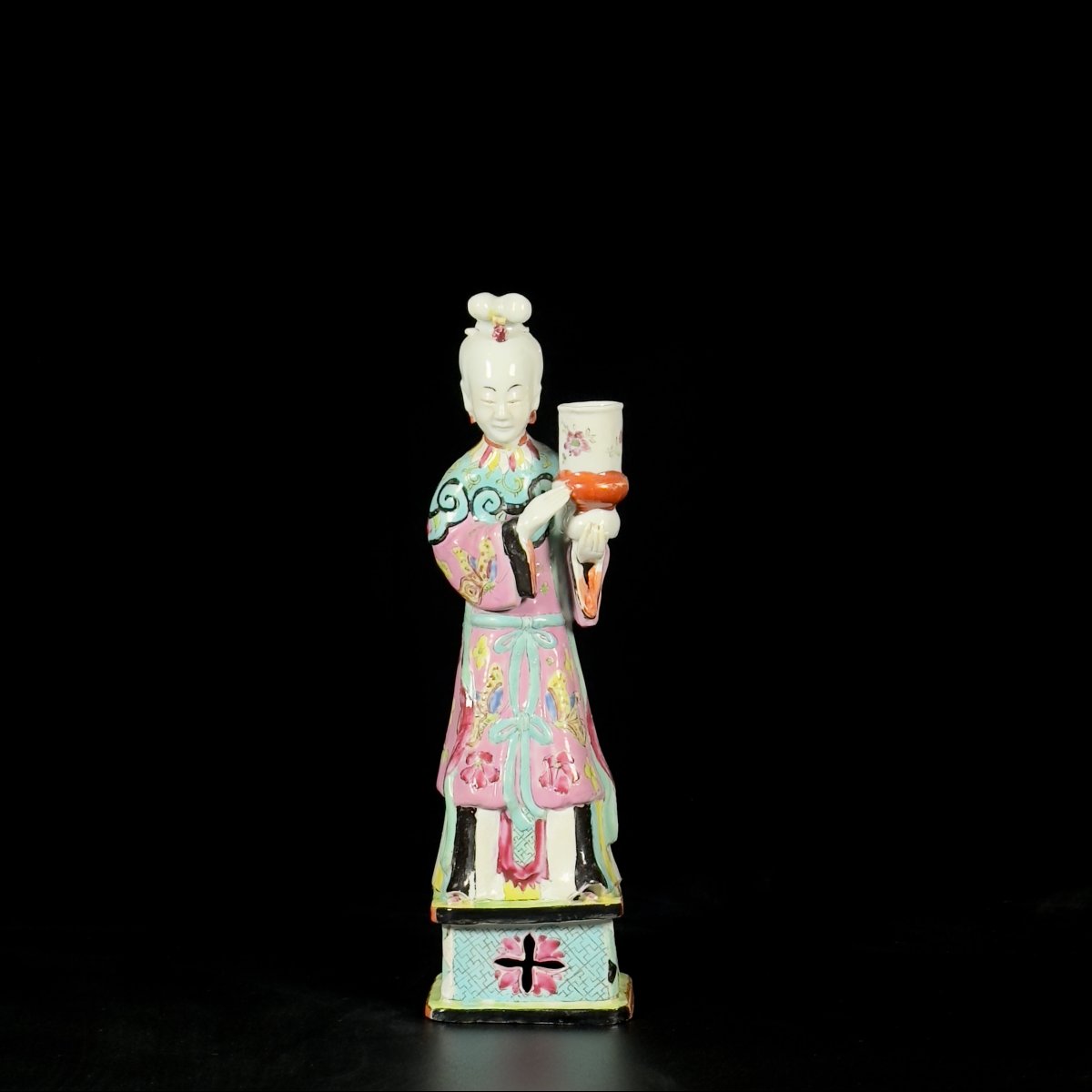 Large figure Famille Rose figure une dame de cour- Chine XVIIIe Période Qianlong