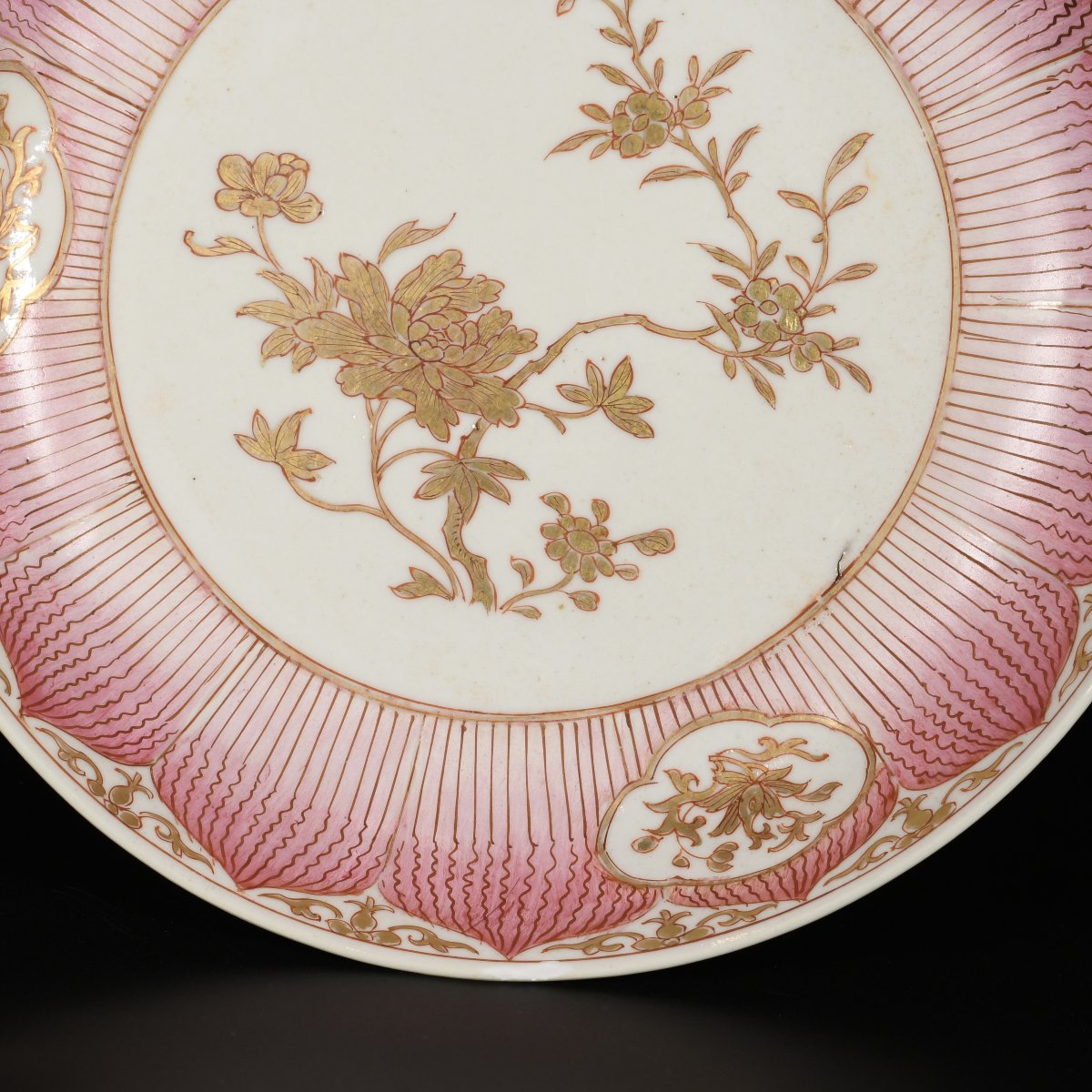 Coupe aux émaux rose et or à décor d'une fleur de lotus - Chine XVIIIe Période Yongzheng-photo-1
