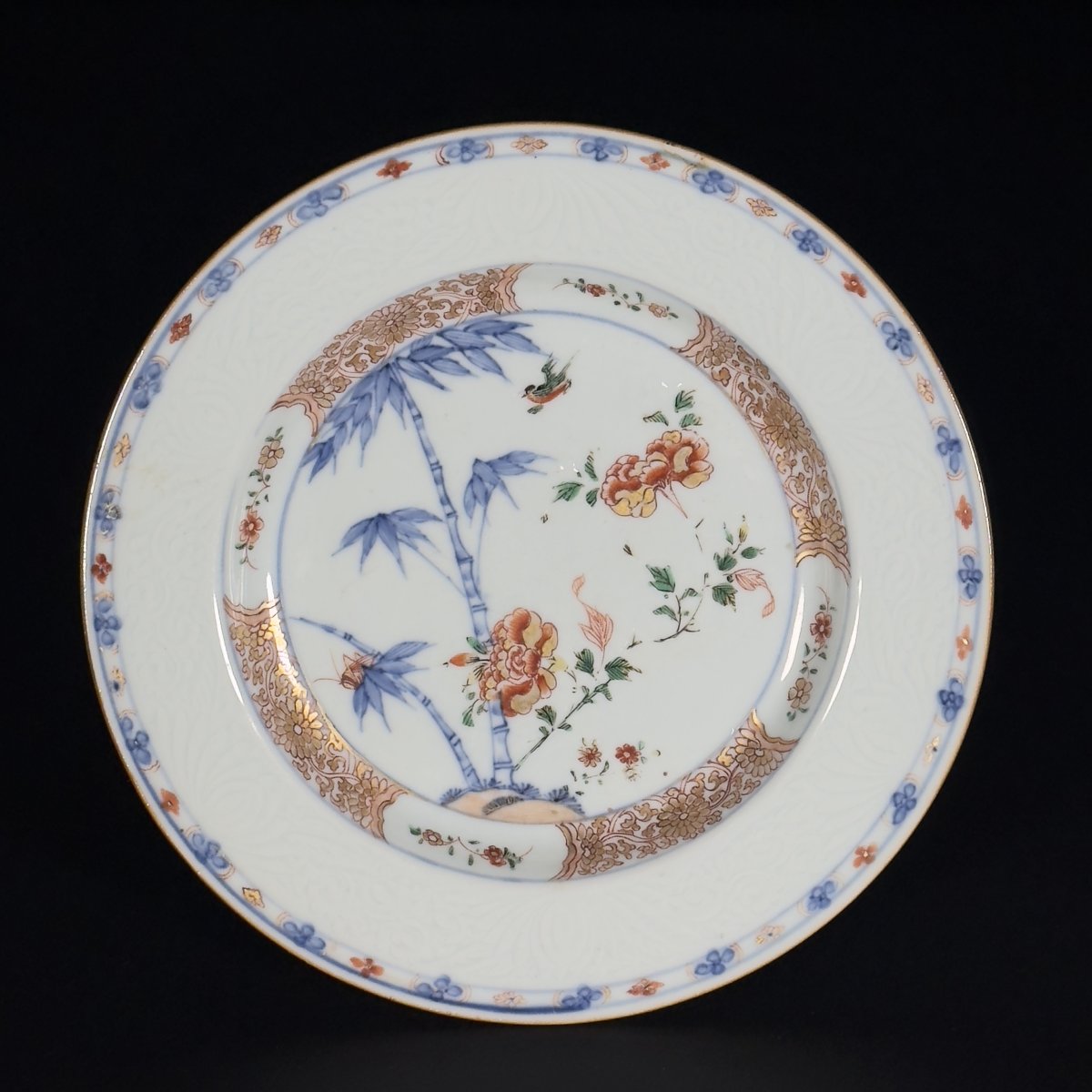 An Incised Famille Verte And Underglaze Blue Plate - China, 18th, Kangxi Period