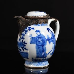 Pot à Lait à Décor d'Une Scène De Personnages et enfants jouant - Chine XVIIIe Période Kangxi
