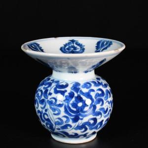 Un Crachoir Ou Zhadou En Porcelaine à Décor Bleu Et Blanc - Chine XVIIIe Période Kangxi