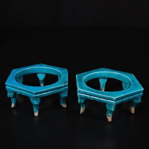 Deux supports hexagonaux en biscuit à glaçure turquoise - Chine XVIIIE Période Kangxi