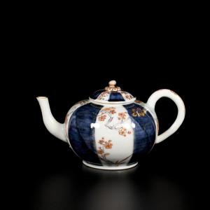 An Imari Teapot Decorated With Prunus Branches - Japan, Edo Period, C.1700