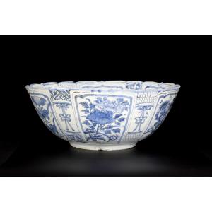 An Important Blue And White "kraak" Bowl - China, 17th Wanli Period