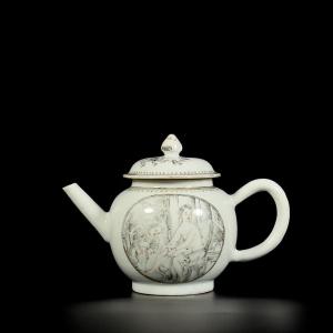 Théière à décor en grisaille de Vénus au bain - Chine XVIIIe Période Qianlong