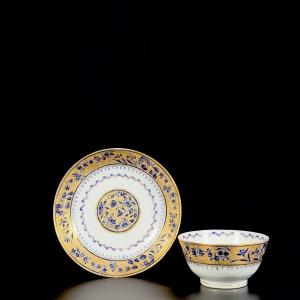 A Large Gold And Blue Tea Bowl And Saucer - China 18th Qianlong Period