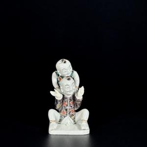Green Family Group Depicting Two Children - China, 18th Century, Kangxi Period