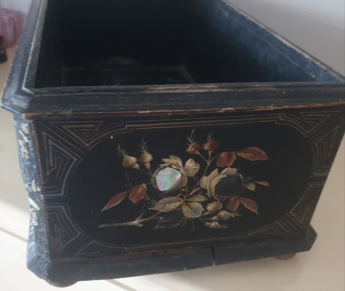 Wooden Centerpiece Planter With Mother-of-pearl Inlays, Birds And Flowers -photo-3