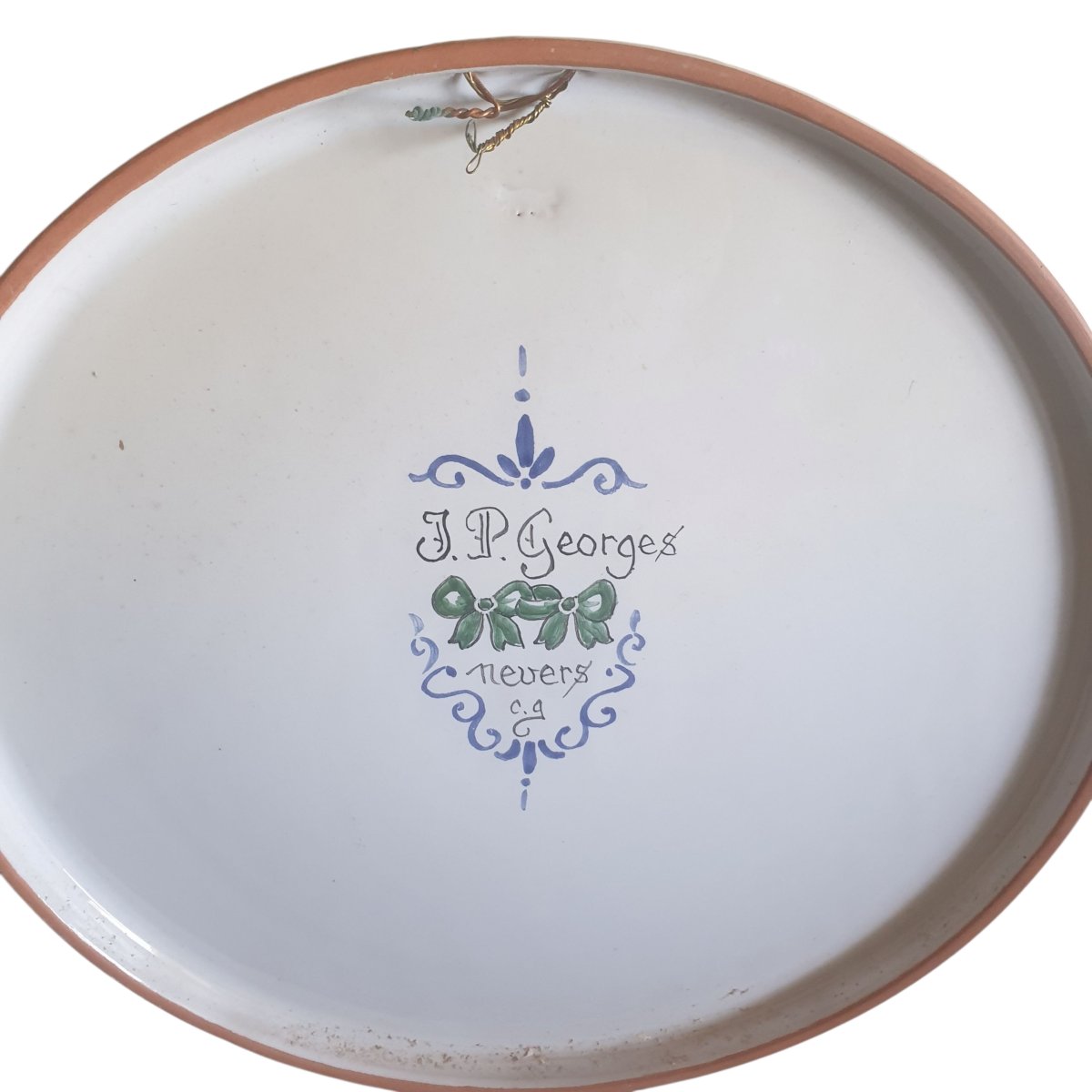 Immense plat en faience de Nevers 56 cm Signé -photo-5