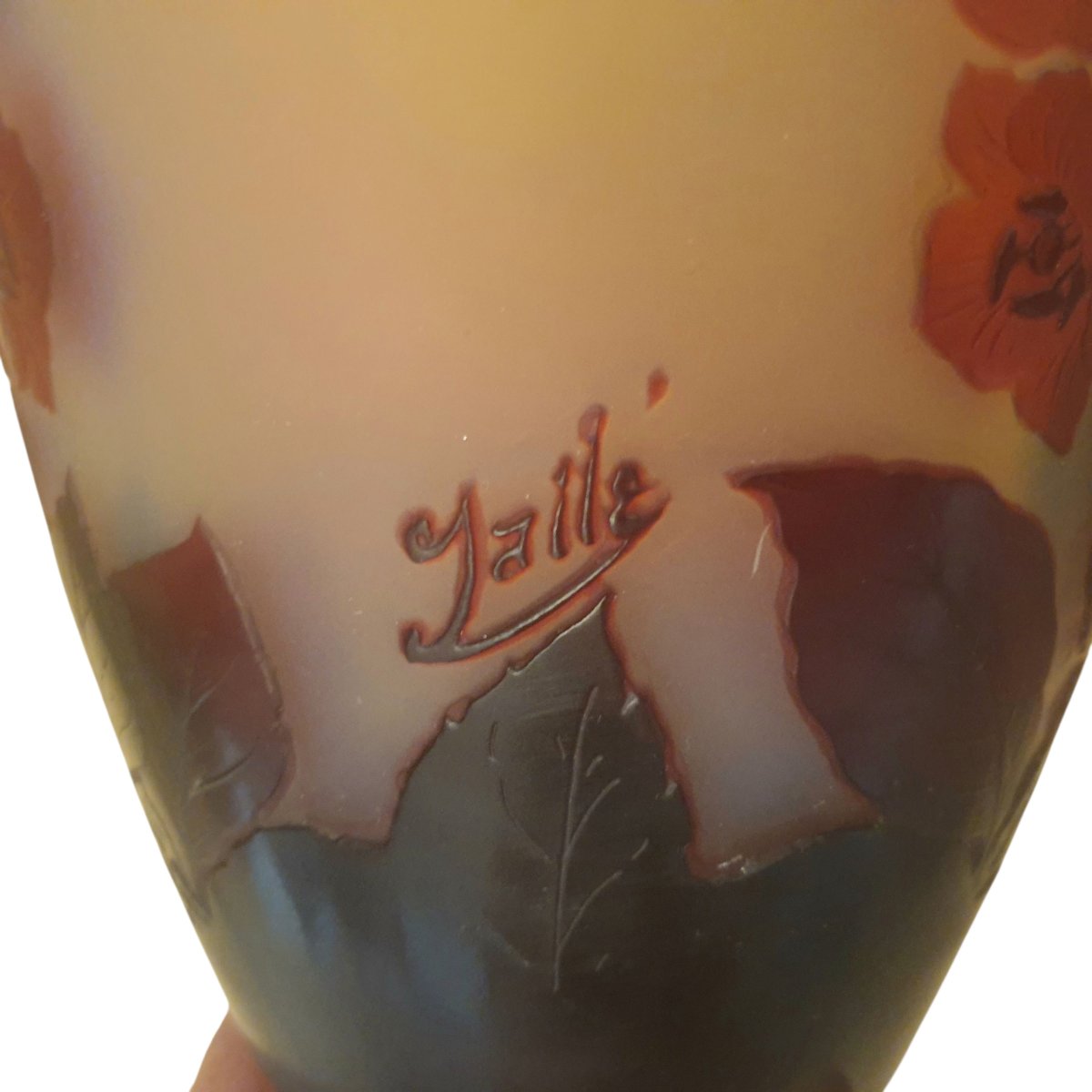 Vase emile gallé rouge sur fond jaune fleurs de bignone-photo-3