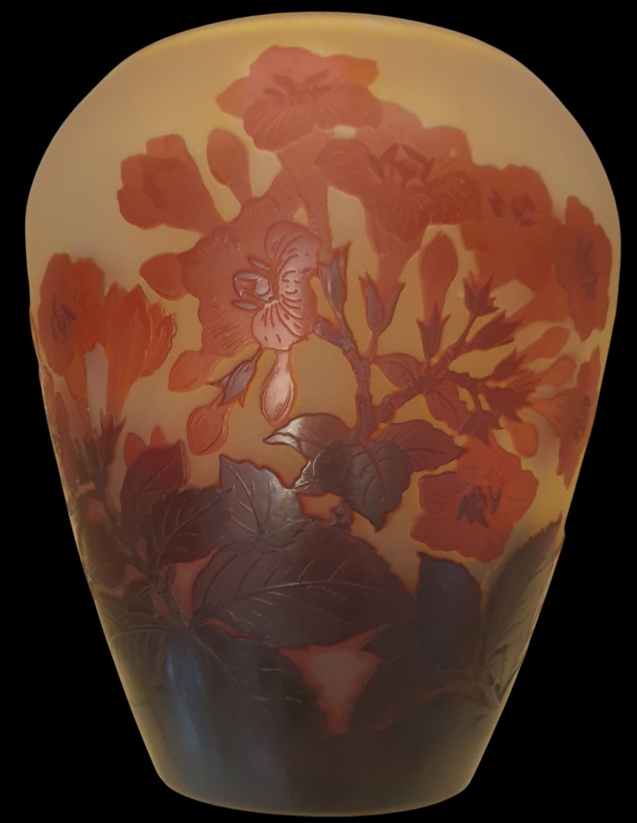 Vase emile gallé rouge sur fond jaune fleurs de bignone-photo-8