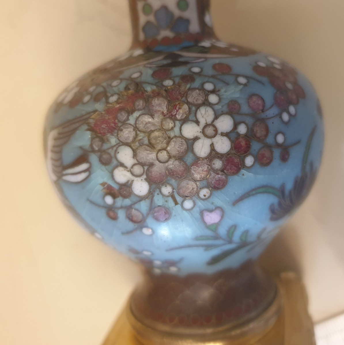 Paire de vases bouteilles chinoise en cloisonné sur socles en bronze doré XIXème -photo-5