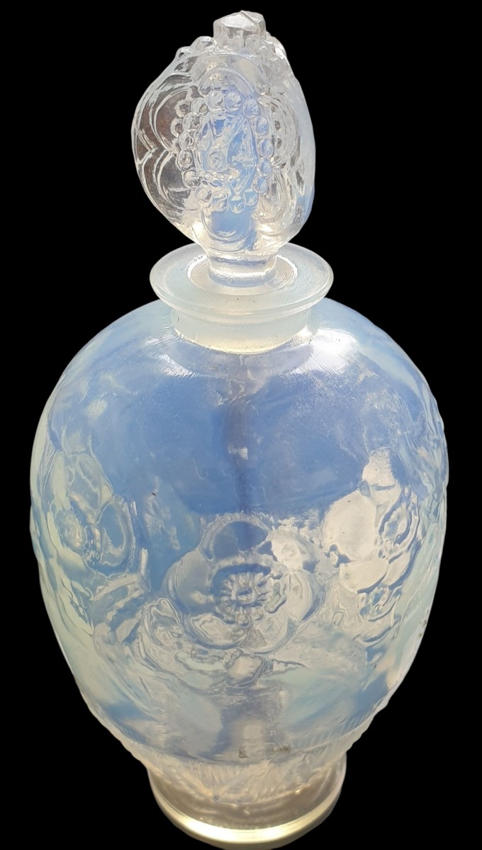 Sabino Opalescent Perfume Bottle, Haute-style Flower Pattern 