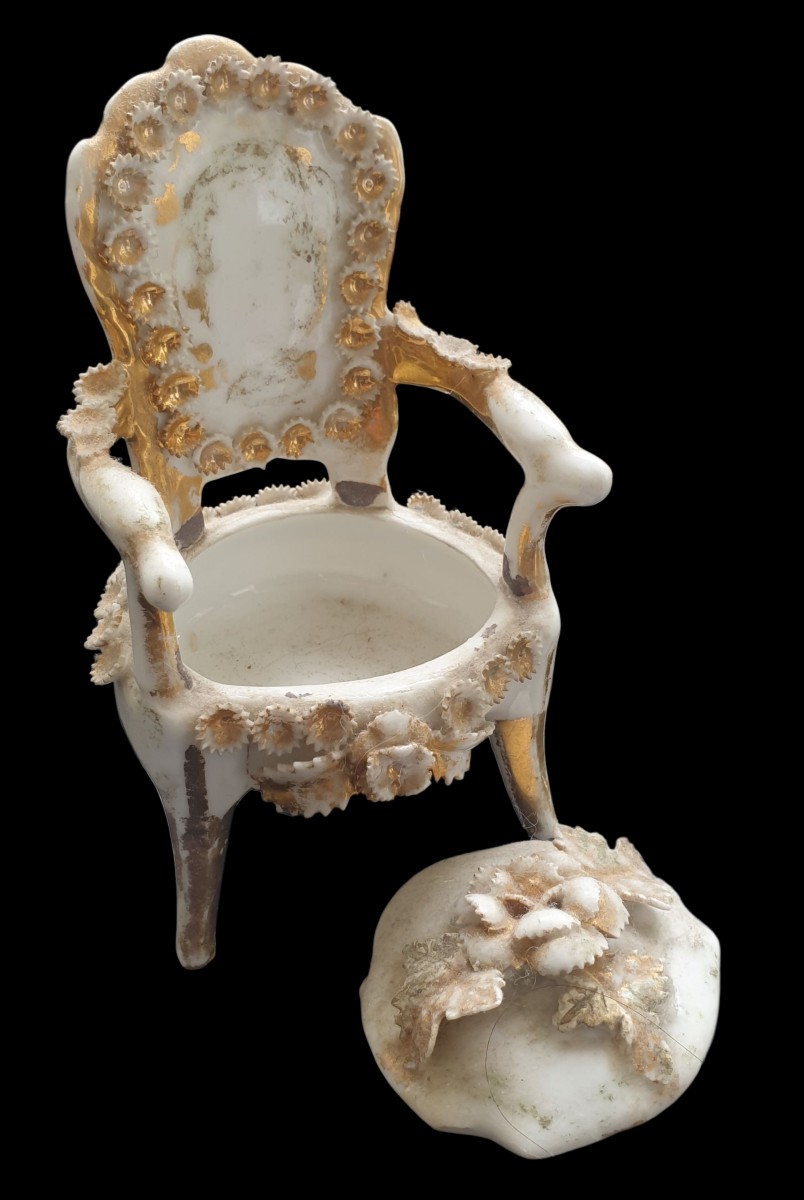 Canapé et fauteuil miniatures en porcelaine vers 1900-photo-4