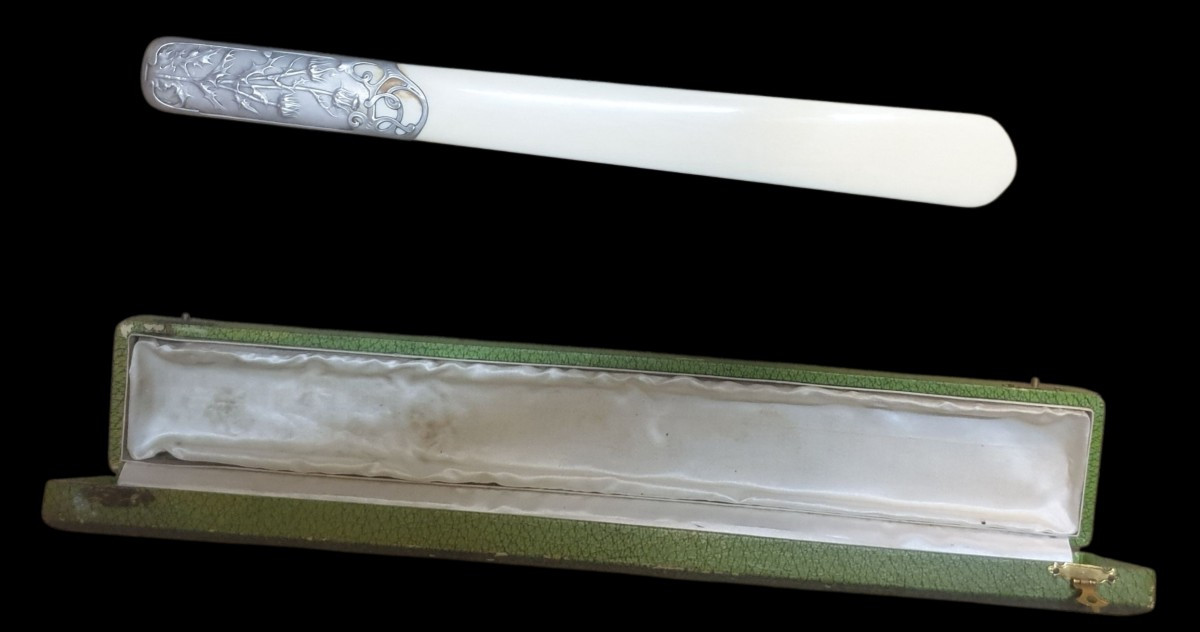 Coupe papier art nouveau manche argent massif dans son coffret 