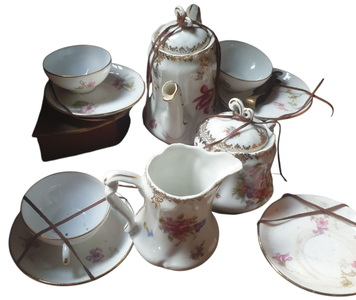 Dînette dans sont coffret pièces en  porcelaine circa 1900-photo-2