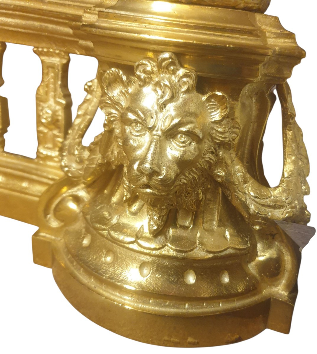 Barre de feu chenets en bronze doré têtes de lion XIXeme -photo-3