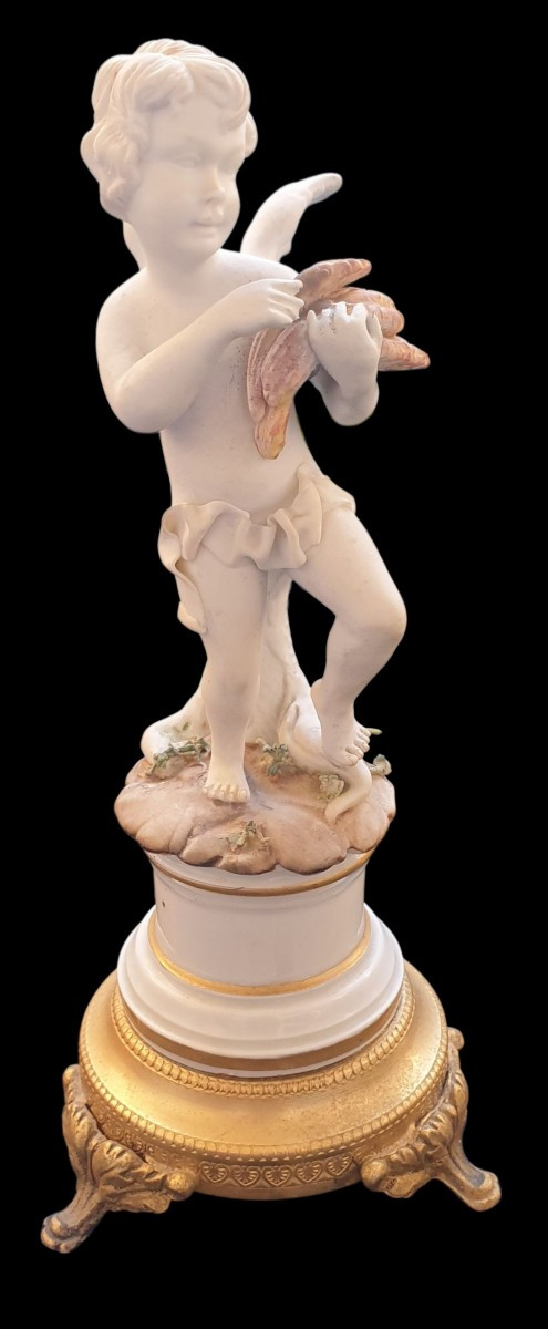 Biscuit polychromes capodimonte enfant tenant un canard socle en bronze doré 