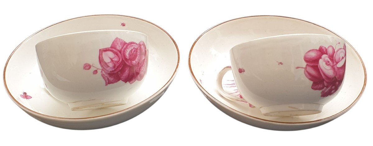 Hochst 18th Century Pair Of Porcelain Cups And Saucers Decorated With Flowers And Insects