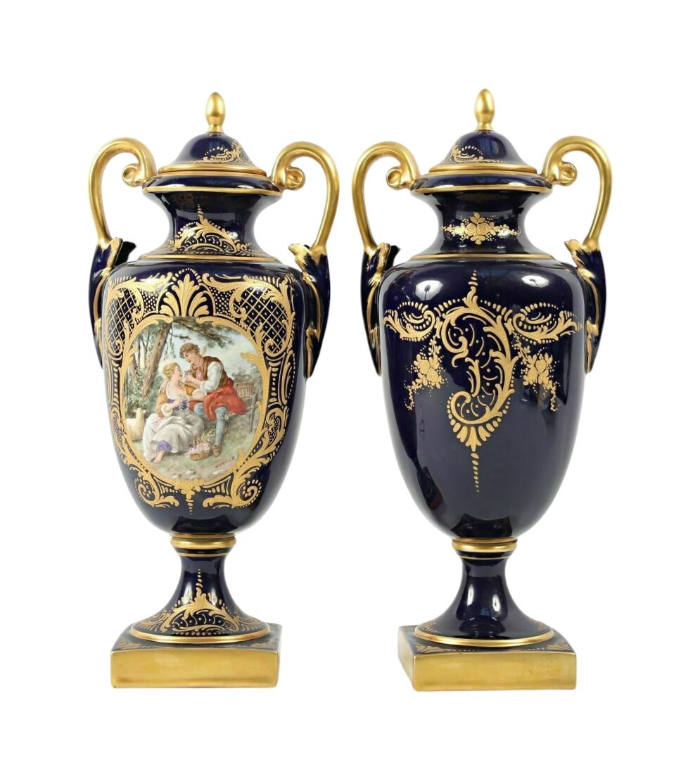 Paire de vase couverts en porcelaine de Paris bleu de sèvres-photo-2