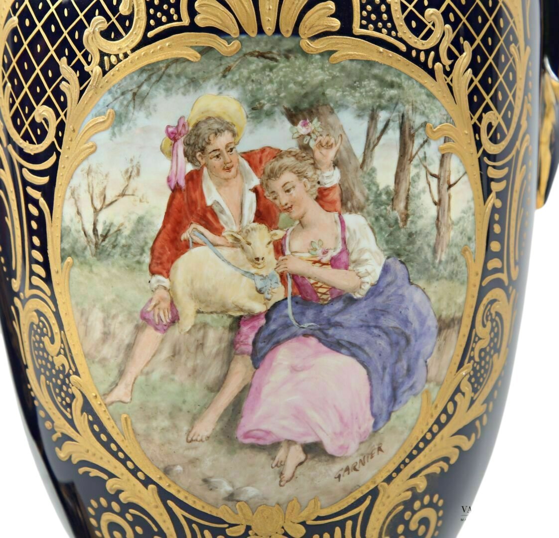 Paire de vase couverts en porcelaine de Paris bleu de sèvres-photo-3