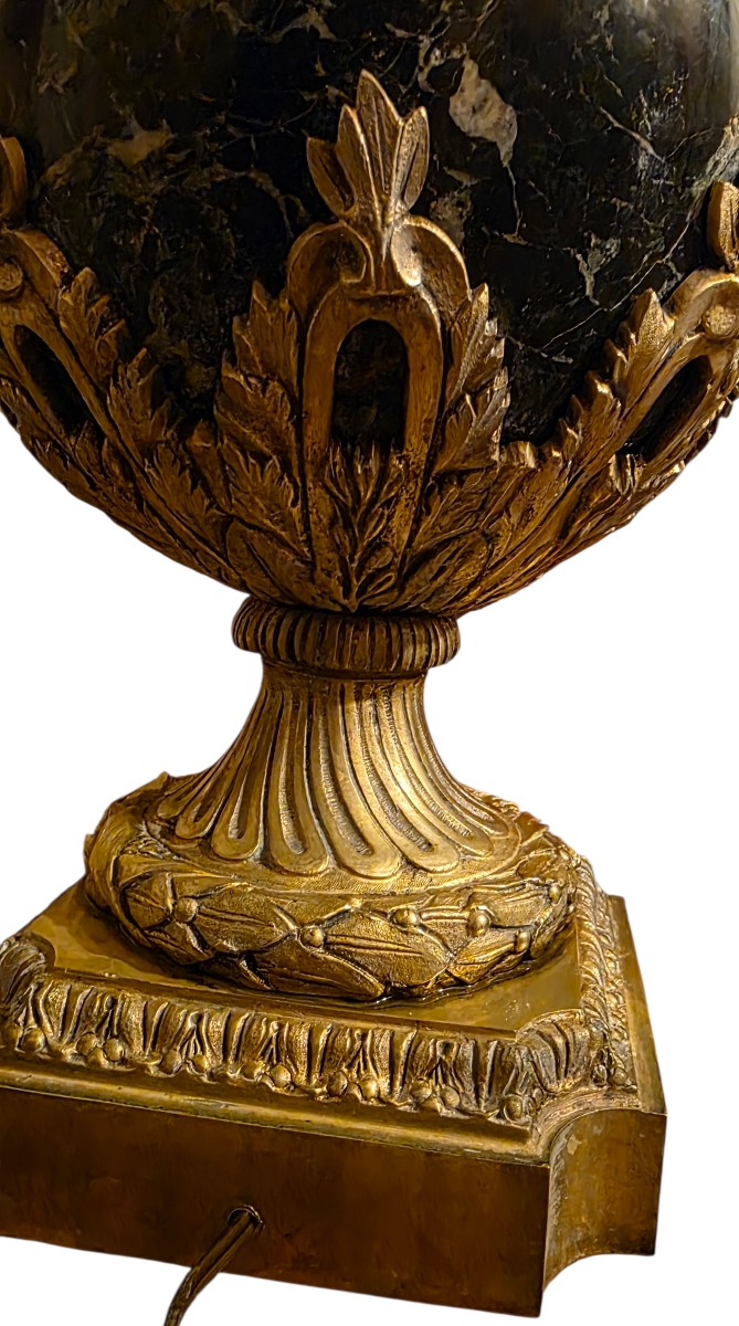 Grande Vases Urnes XIXème En Marbre Et Bronze Doré-photo-1
