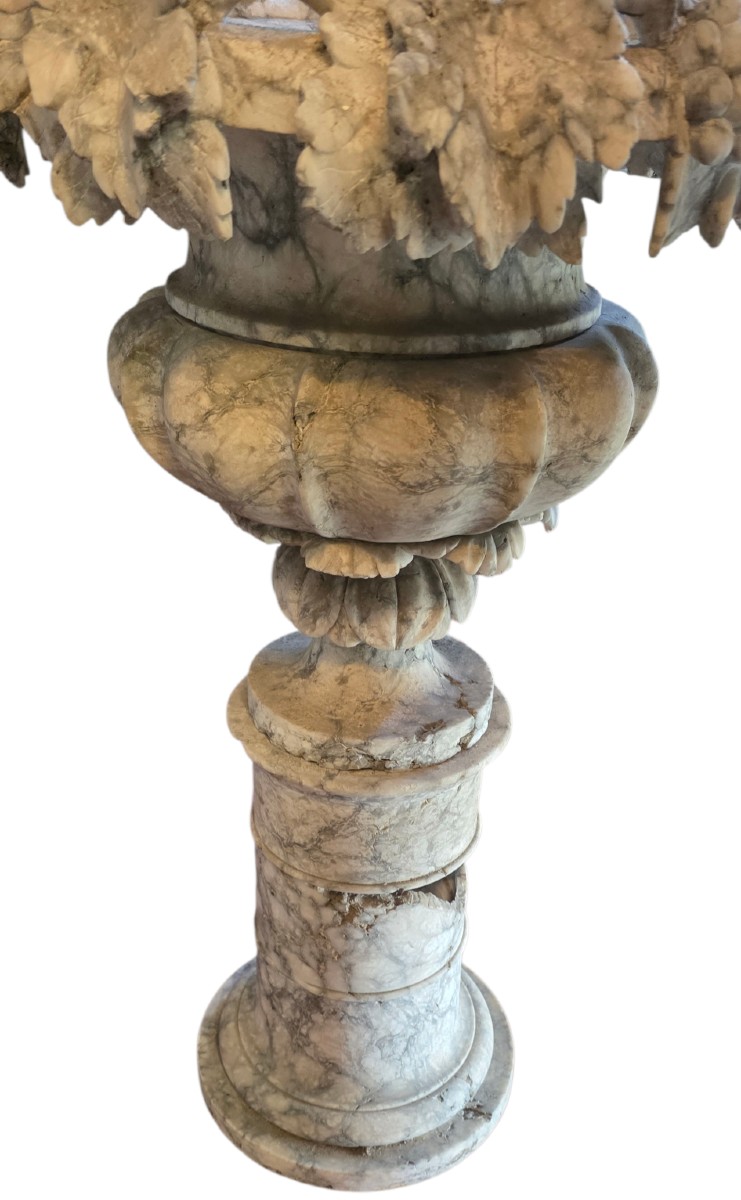Importante urne en marbre néoclassique du XIXe siècle sculptée en forme de feuilles de vigne -photo-2