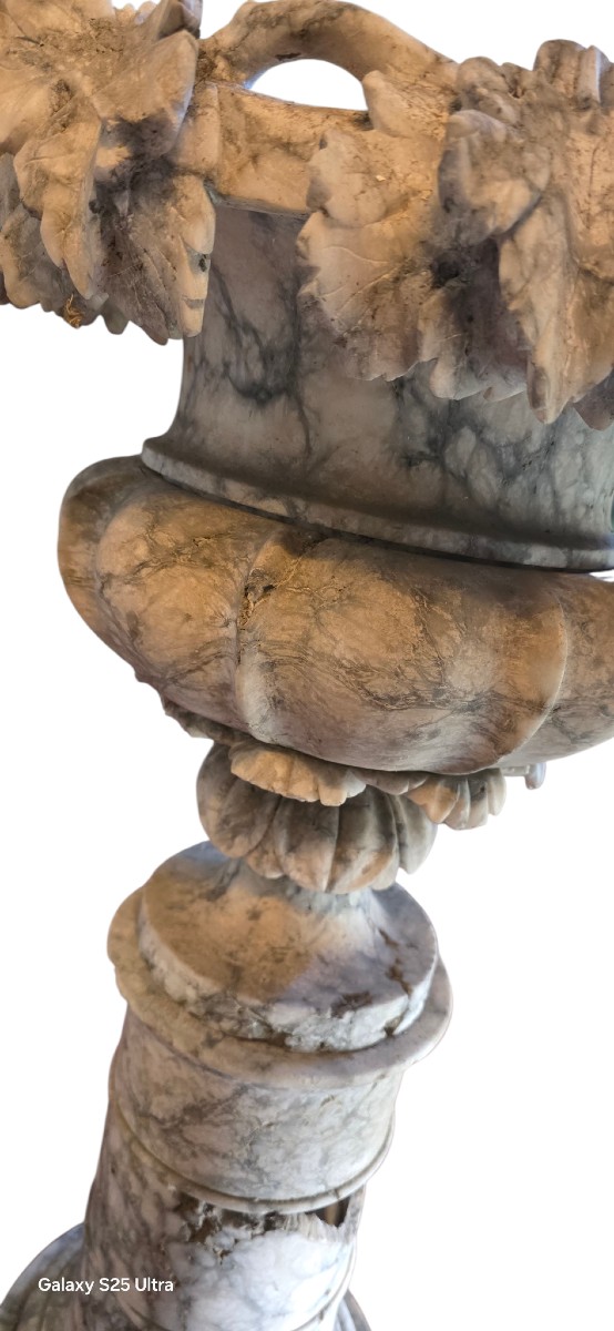 Importante urne en marbre néoclassique du XIXe siècle sculptée en forme de feuilles de vigne -photo-3