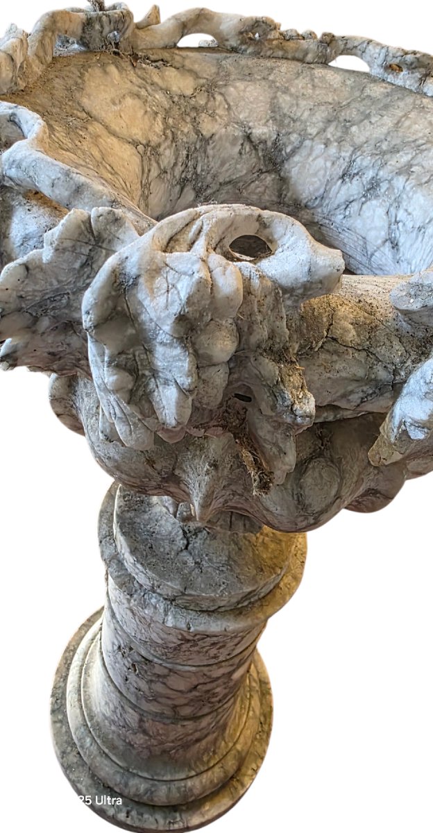 Importante urne en marbre néoclassique du XIXe siècle sculptée en forme de feuilles de vigne -photo-6