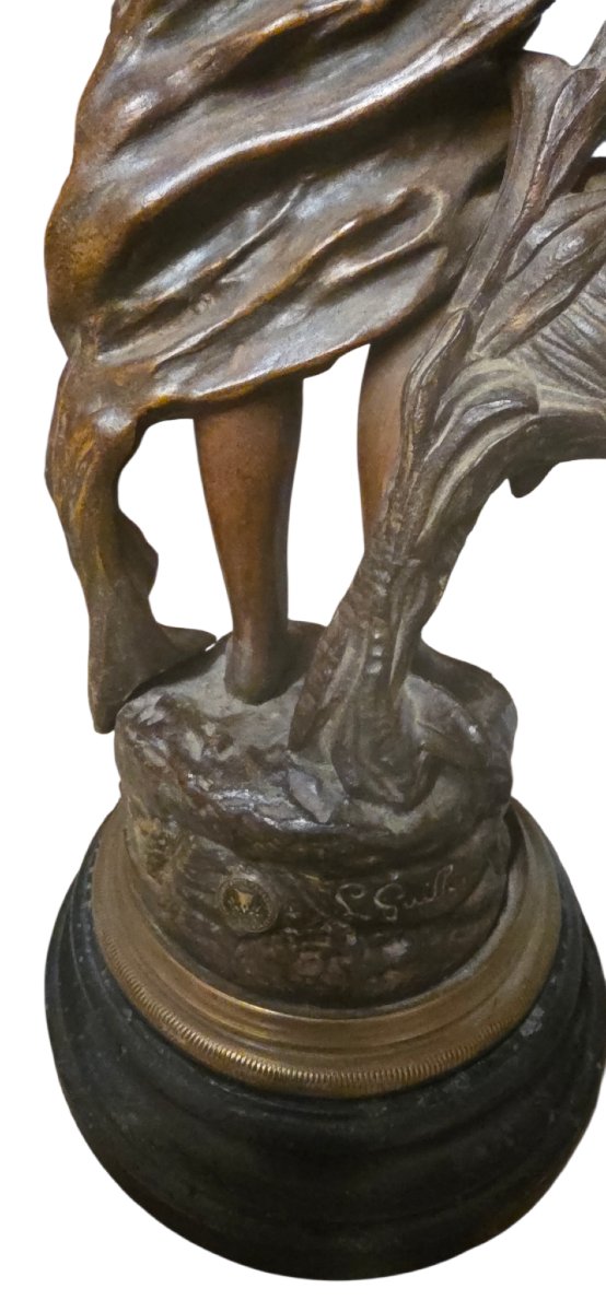 Impotante lampe a pétrole sur un sujet femme tenant le globe a pétrole vers 1900 signé -photo-7
