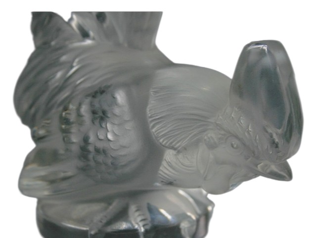 Coq nain lalique mascotte en cristal blanc moulé pressé  Signé dessous LALIQUE France-photo-3