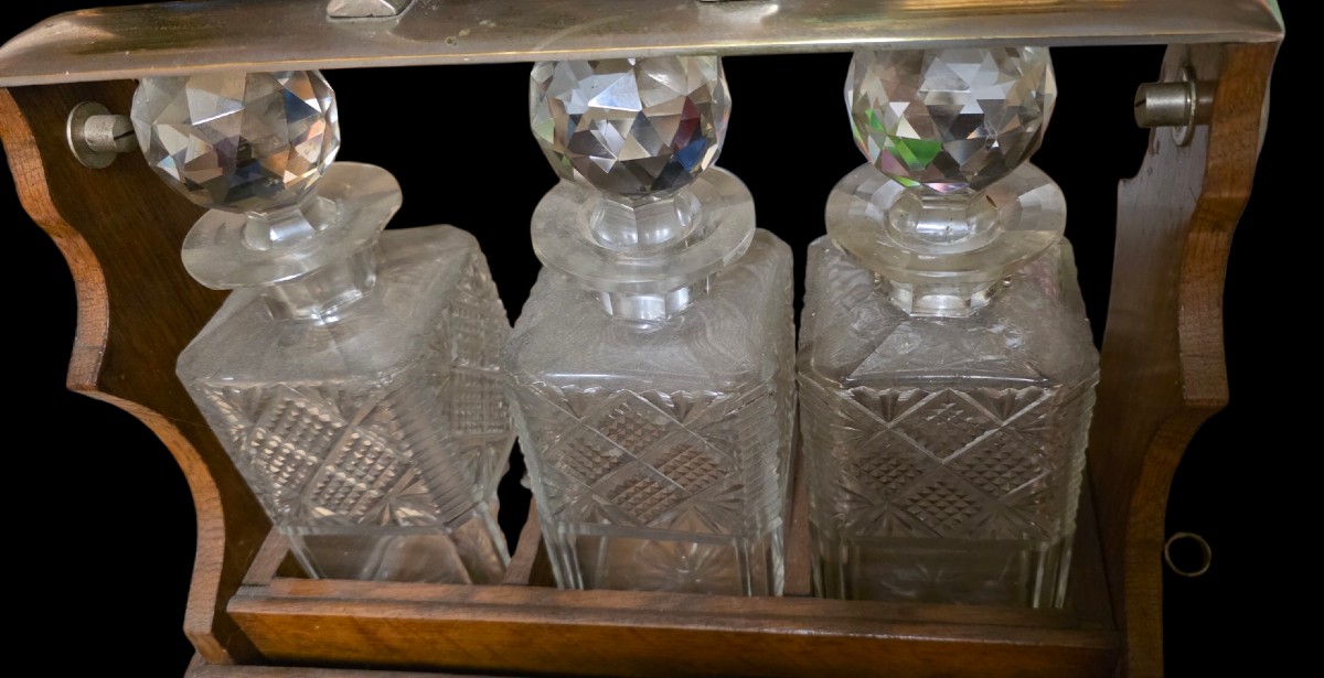 Tandalu service a Whisky anglais avec 12 verres et trois carafes circa 1900-photo-4