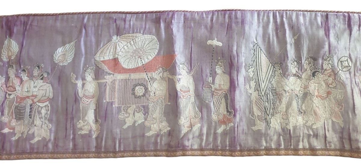 Chine broderie soie satin XIXeme chinoise deux mètres de longueur 