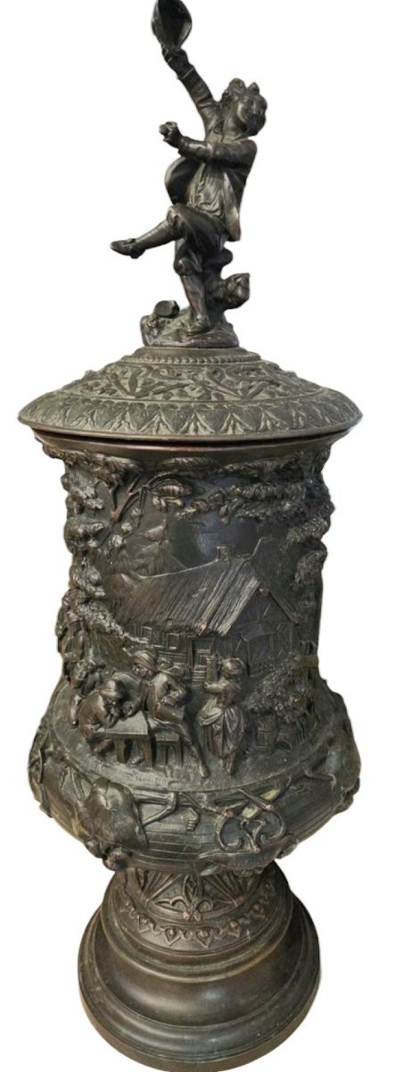 coupe en bronze richement ornée de scènes dédiées aux plaisirs de la vie XIXeme 50 cm 