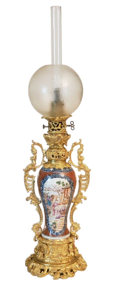 18eme Chine porcelaine carcel a modérateur porcelaine et bronze doré 