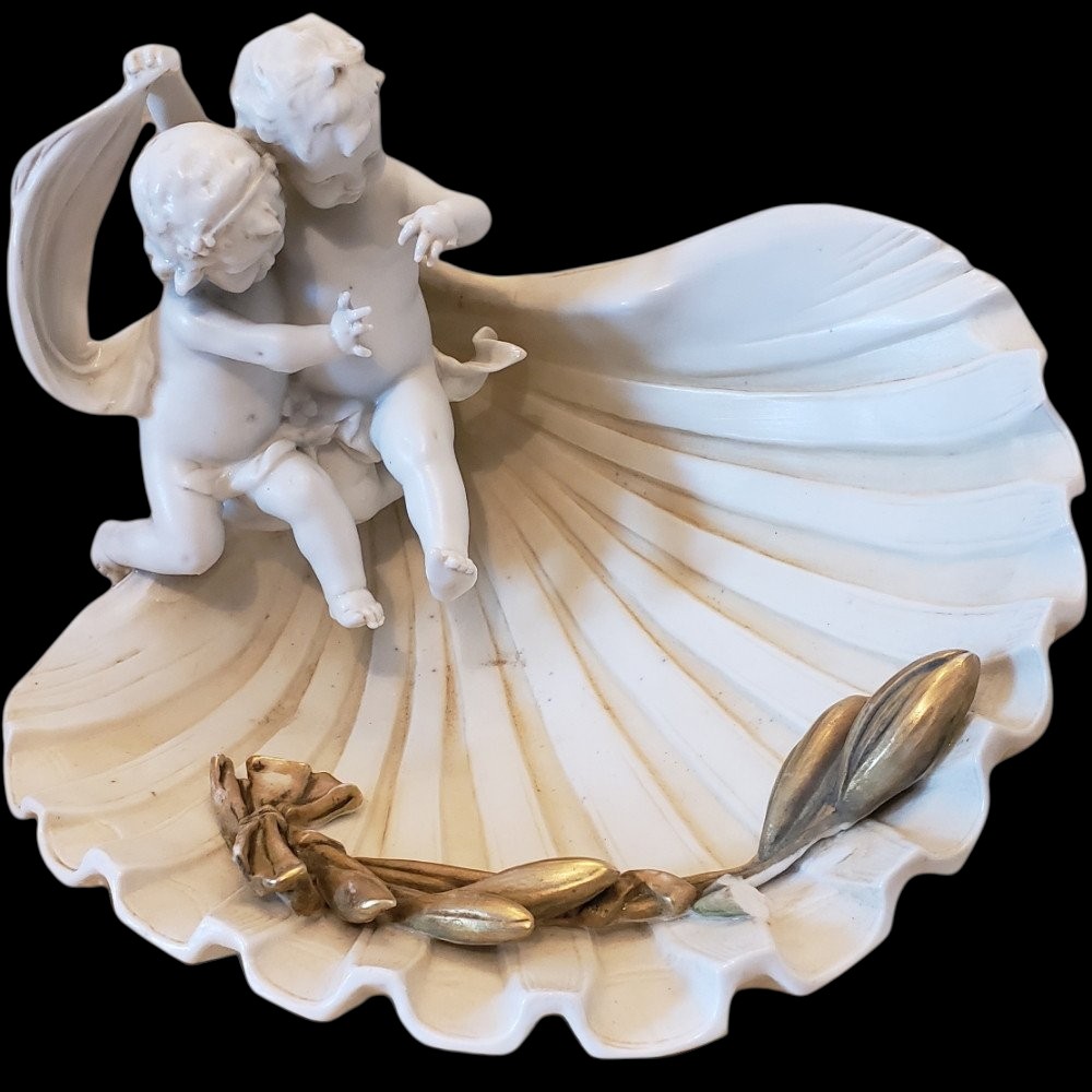 Muller Importante coupe porcelaine enfants dans une coupe coquille