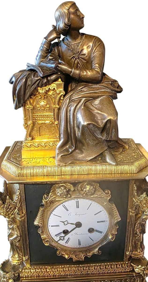 Importante pendule en bronze doré symbole franc maçonnerie sculpture sapho a la lecture James p