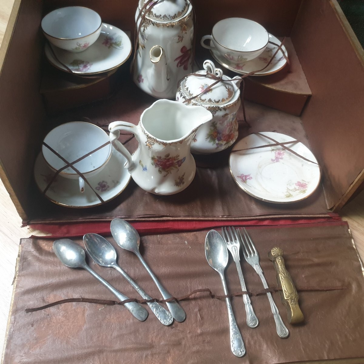 Dînette dans sont coffret pièces en  porcelaine circa 1900-photo-3