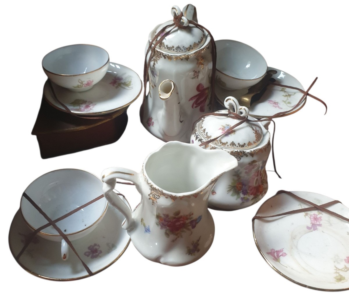 Dînette dans sont coffret pièces en  porcelaine circa 1900-photo-4