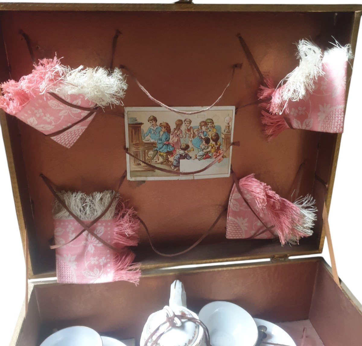 Dînette dans sont coffret pièces en  porcelaine circa 1900-photo-4