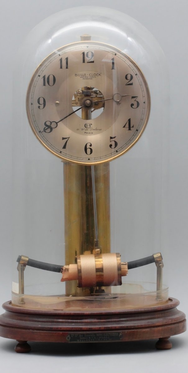 Bulle Clock: Magnetic Skeleton Brass Clock With Perpetual Movement -photo-2