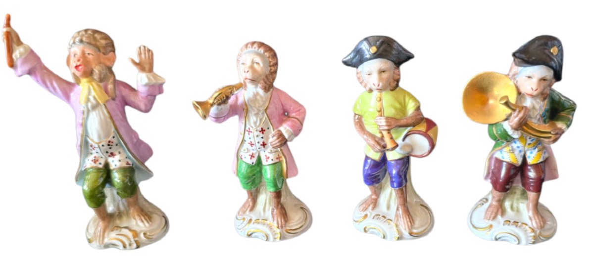 A Superb Collection Of 12 Polychrome Porcelain Figurines Depicting The Famous S Orchestra-photo-3