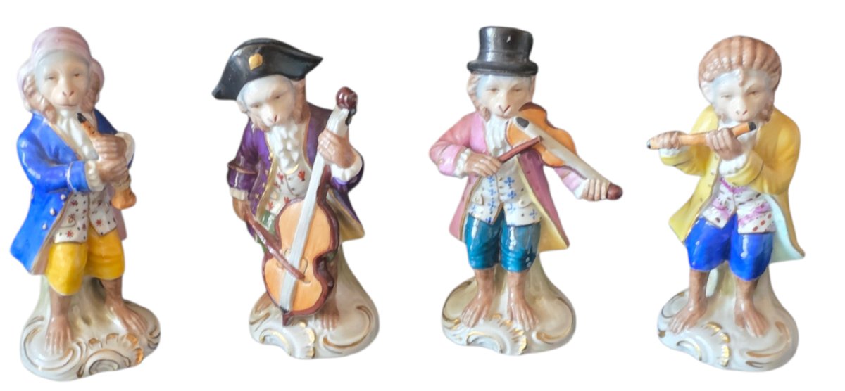 A Superb Collection Of 12 Polychrome Porcelain Figurines Depicting The Famous S Orchestra-photo-3
