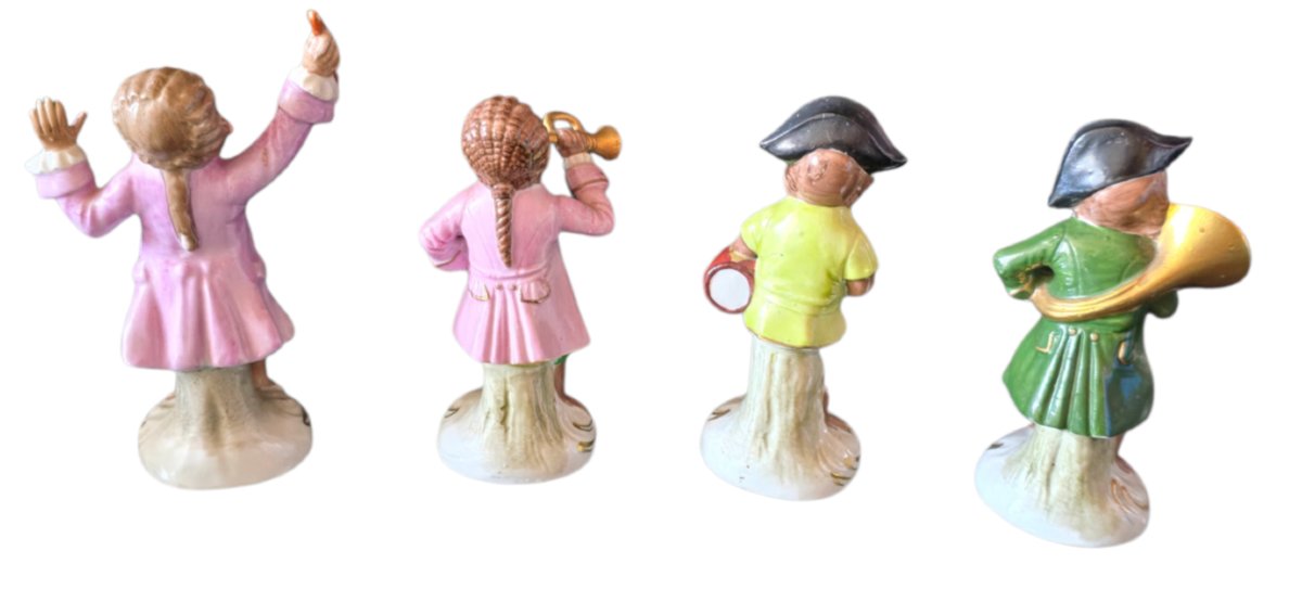 A Superb Collection Of 12 Polychrome Porcelain Figurines Depicting The Famous S Orchestra-photo-4