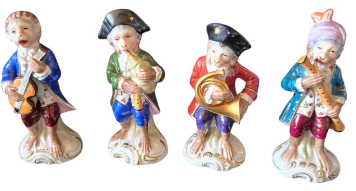 A Superb Collection Of 12 Polychrome Porcelain Figurines Depicting The Famous S Orchestra-photo-6
