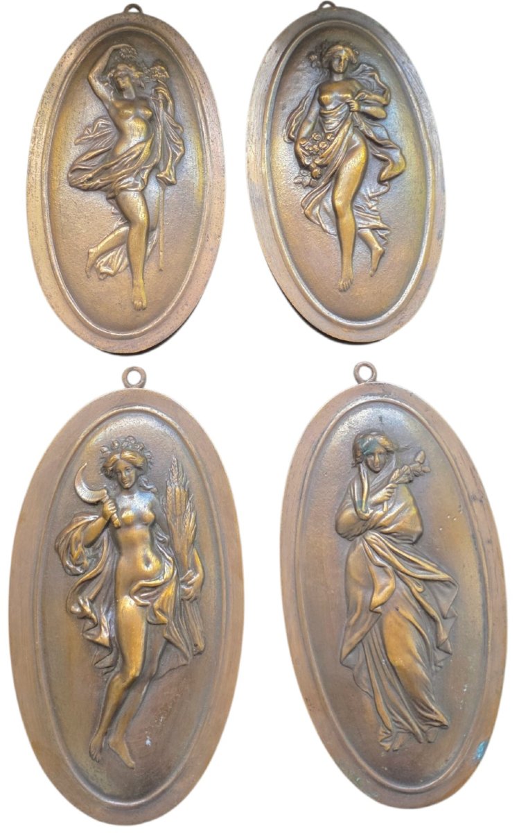 Splendide ensemble représentant l'allégorie des Quatre Saisons Art nouveau en bronze 