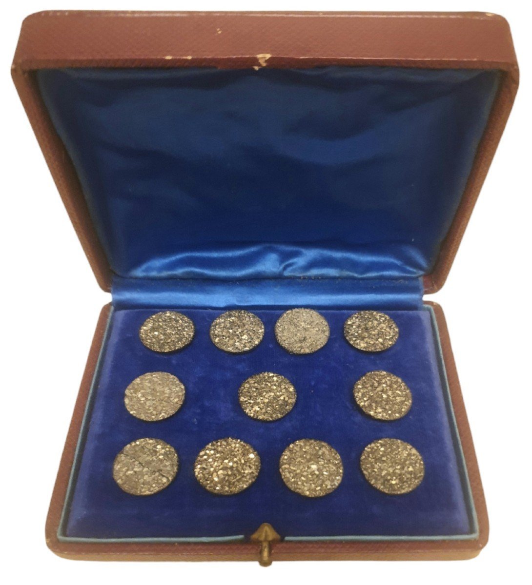  Écrin ancien avec 11 boutons en marcassite Époque XVIIIe XIXe Initiales M DE G  