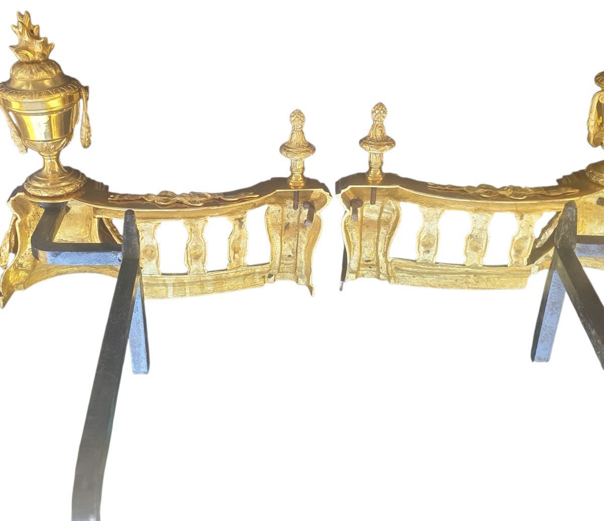  Paire de chenets de cheminée en bronze doré  Style Louis XVI fin XIXe Sublime paire de chenets-photo-2