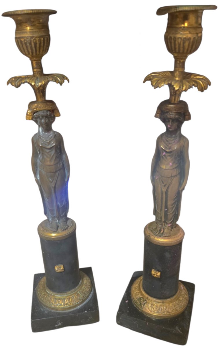 Paire de flambeaux bougeoirs Époque Empire en bronze et marbre noir XIXe siècle 